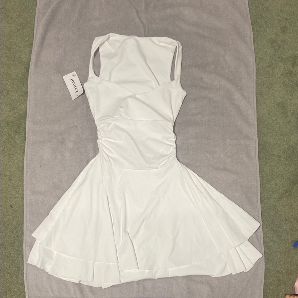 Elegant White Sleeveless Dress